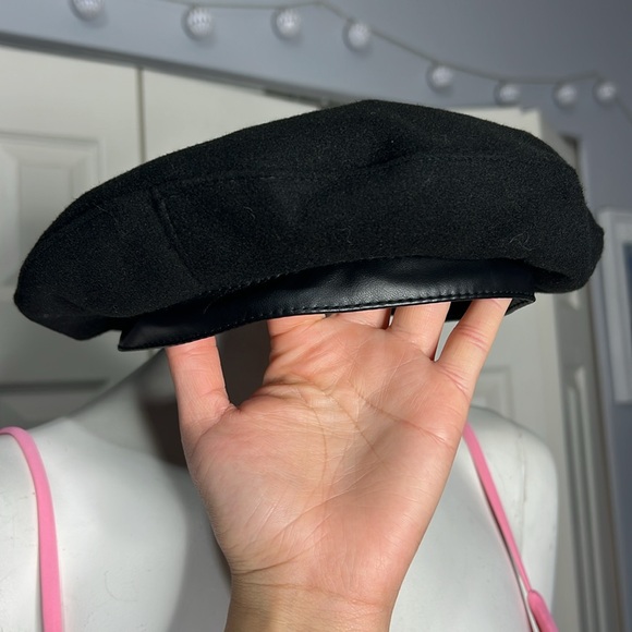 Beret - Picture 2 of 3
